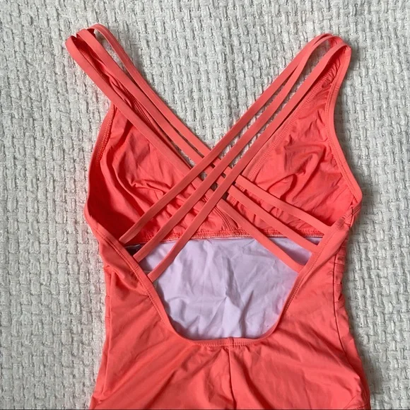 LA BLANCA Island Goddess Multi-Strap Cross-Back One Piece sz 6 - Picture 6 of 8